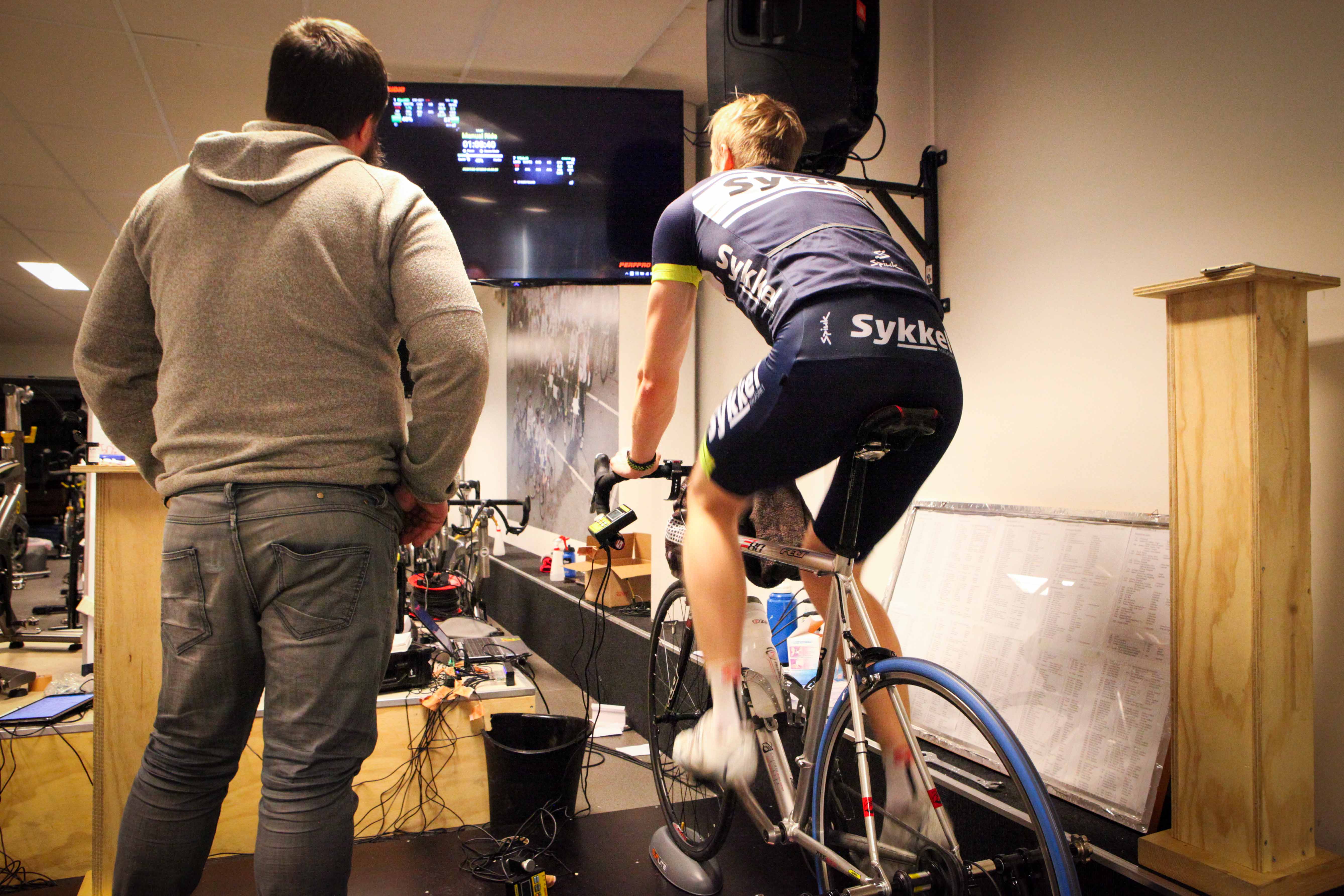 Test: Under testing av 3ax-pedaler sammen med Espen Aareskjold. Foto: Sykkelmagasinet