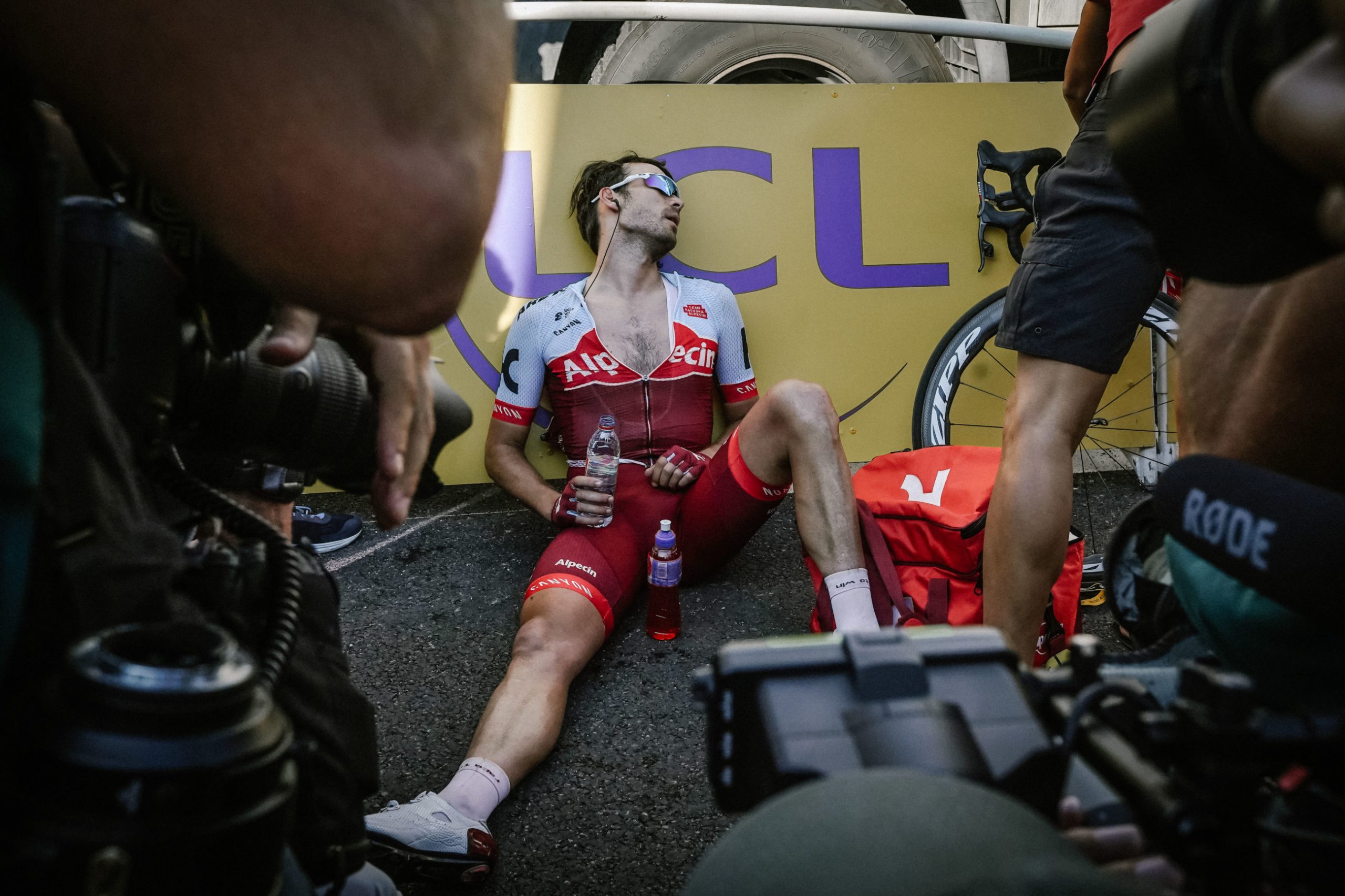 Tidsgrensen i Tour de France kritiseres etter spurternes blodbad