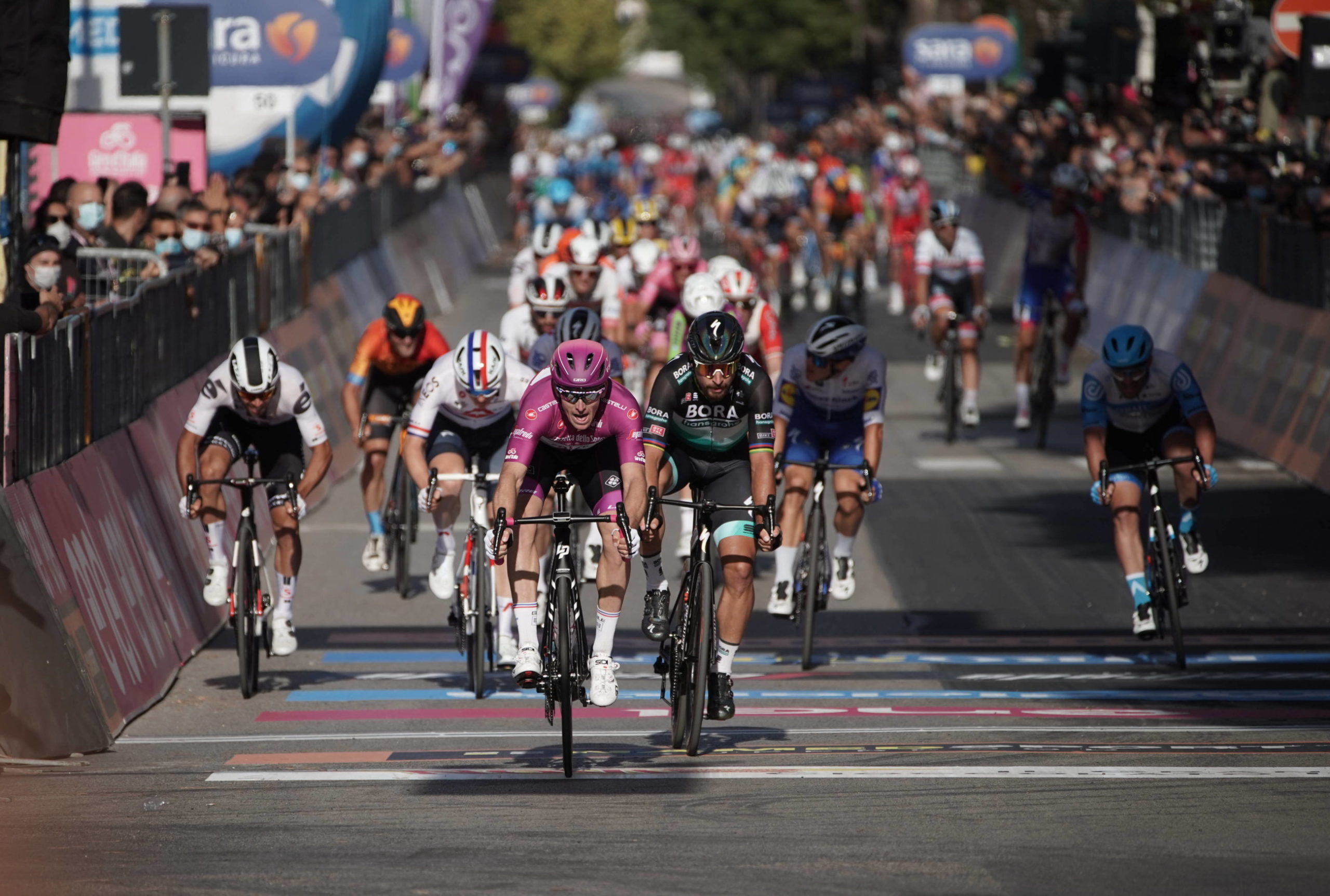 Démare herjer videre i Giro d’Italia
